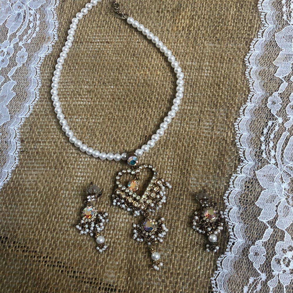 Indian jewelry pearl with heart set